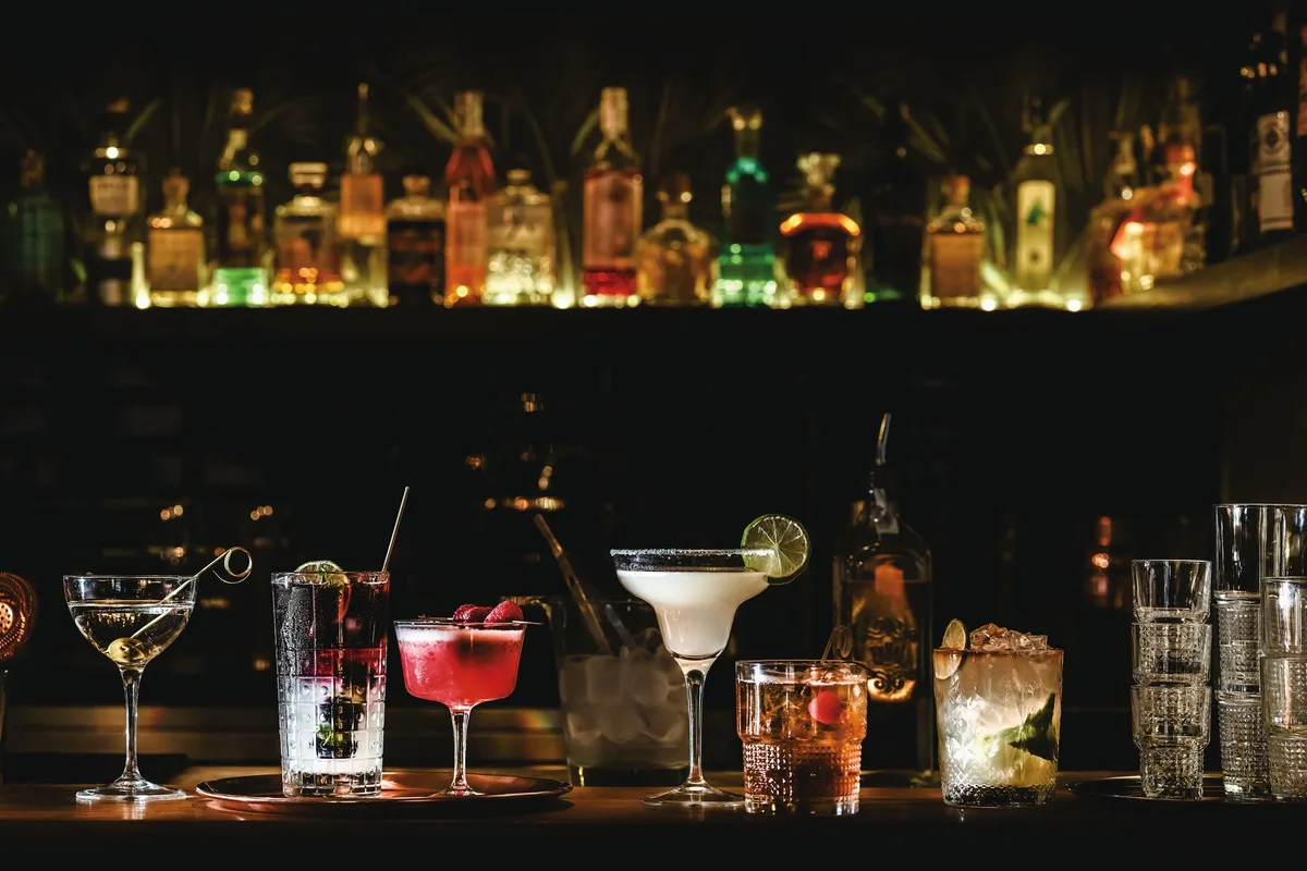 Набір скляних коктейльних келихів Bormioli Rocco Bartender Fizz, 220 мл, висота 124 мм, 6 штук, прозоре скло.