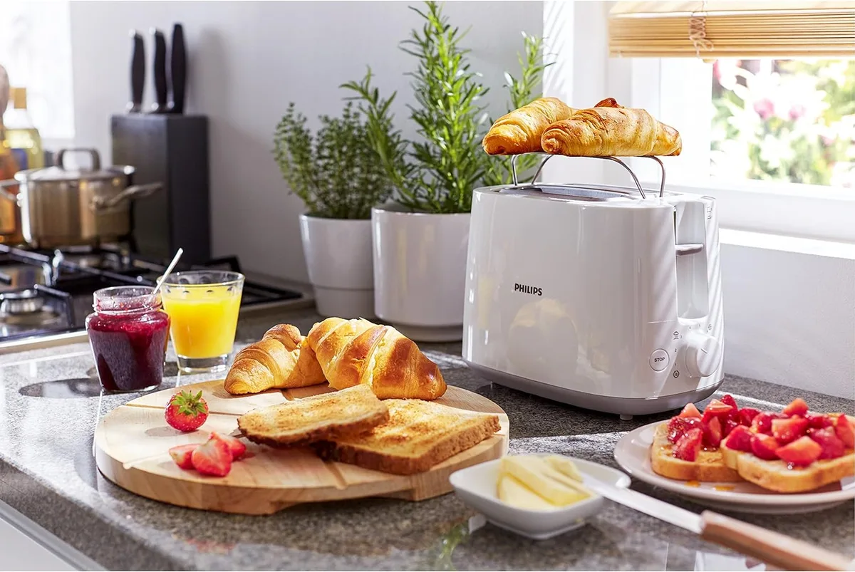Тостер Philips Daily Collection 830 Вт, пластиковий, білий.