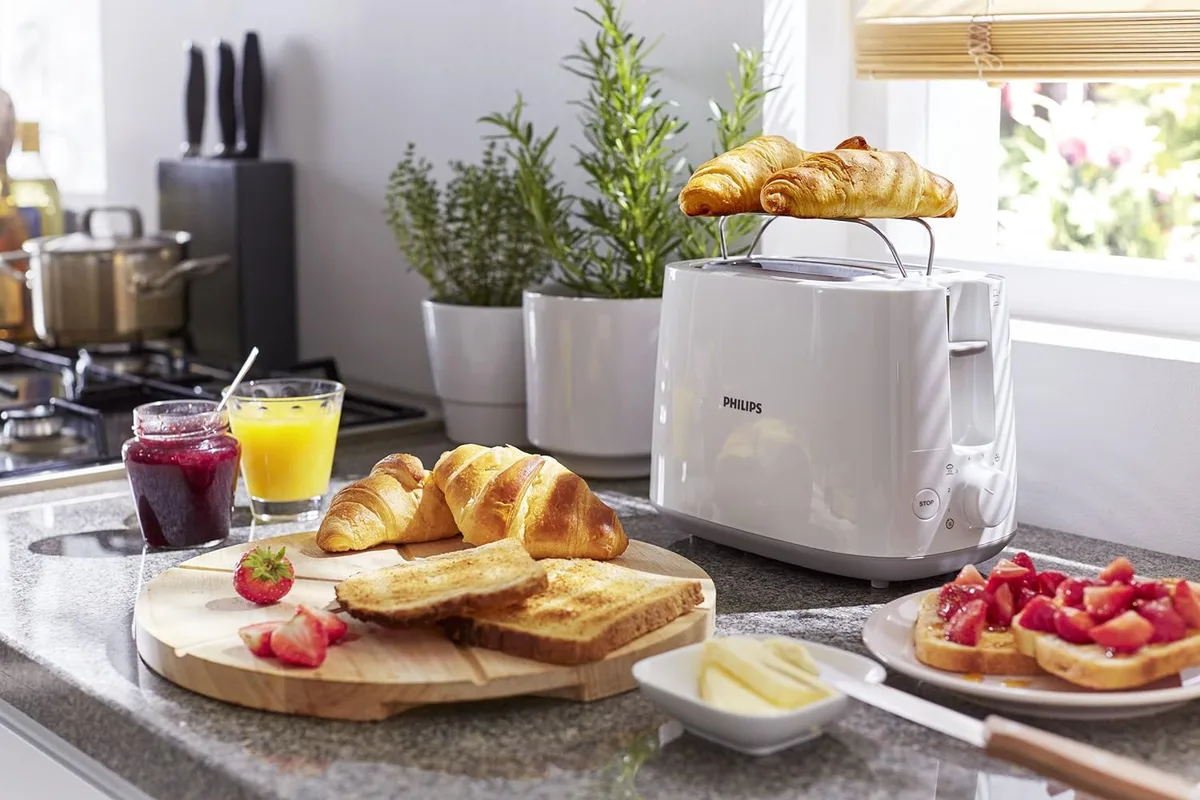Тостер Philips Daily Collection 830 Вт, пластиковий, білий.