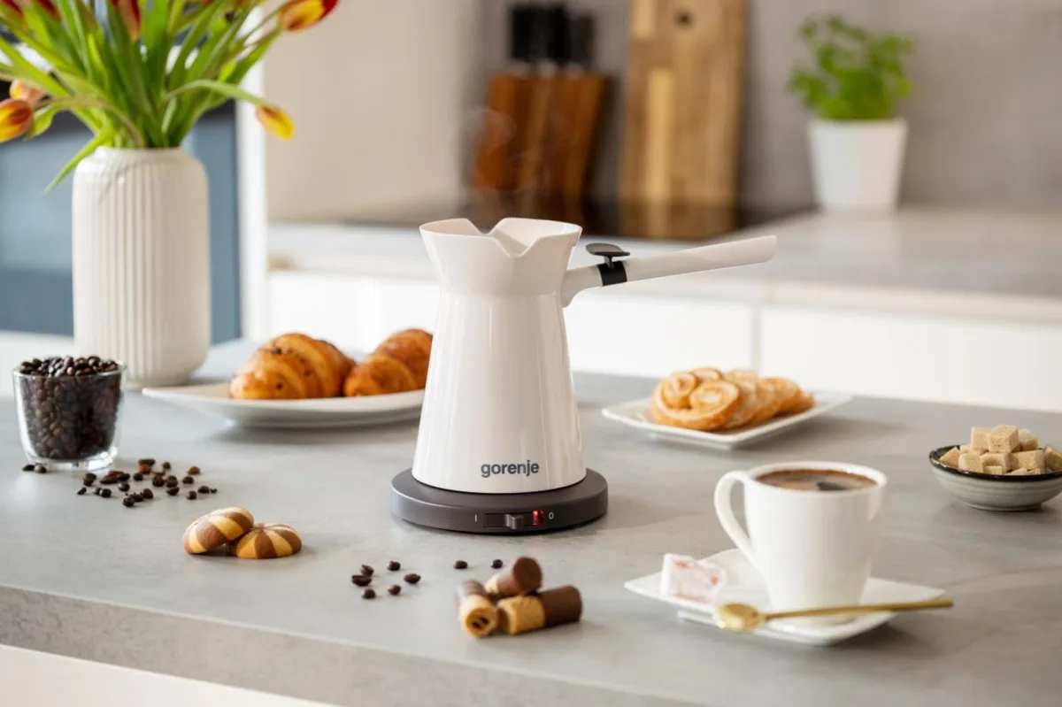 Электрическая кофеварка Gorenje, 035л, для приготовления молотого кофе на 2 чашки, бежевого цвета.