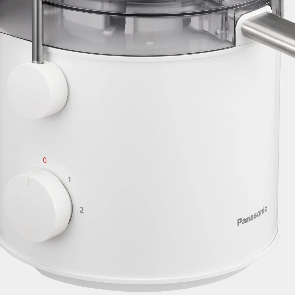 Соковыжималка Panasonic мощностью 1000 Вт, объем чаши 15 л, жмых на 2 л, желоб для целого яблока, комбинированный пластик/металл, белый цвет