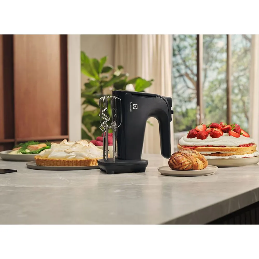 Ручний міксер Electrolux 500Вт, 4 насадки, режим Turbo, темно-сірий.