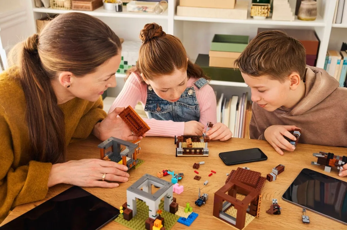 Конструктор LEGO Minecraft 21278 разноцветный для конструирования от 9 лет