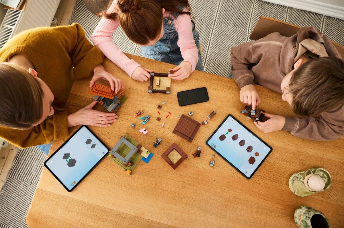 Конструктор LEGO Minecraft 21278 разноцветный для конструирования от 9 лет