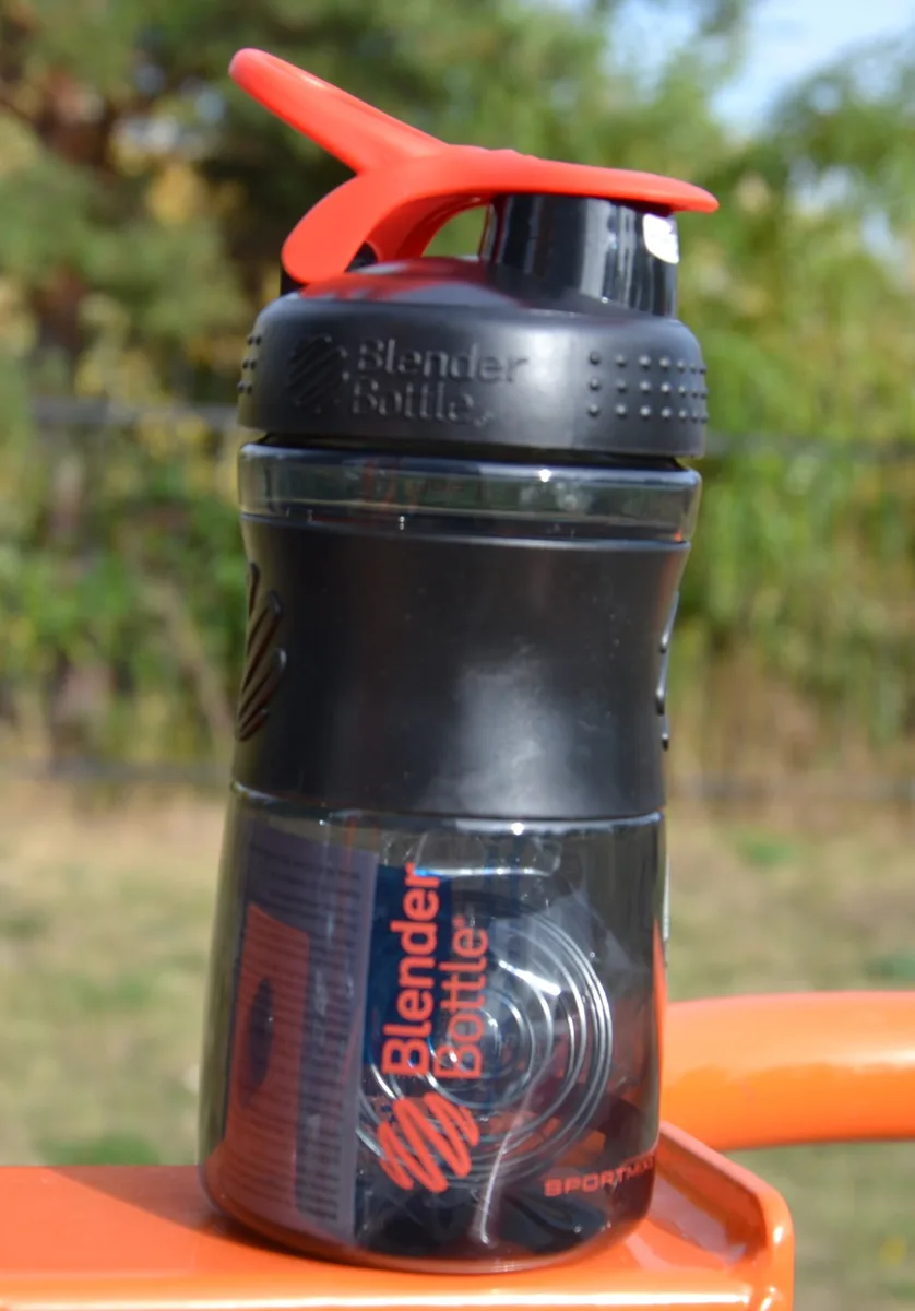 Шейкер BlenderBottle Tritan 590 мл Чорний Червоний