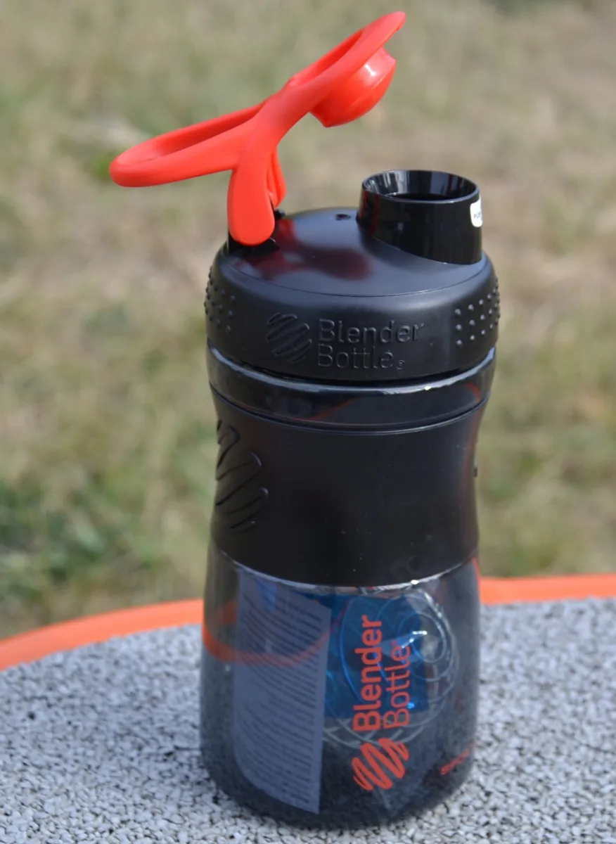 Шейкер BlenderBottle Tritan 590 мл Чорний Червоний