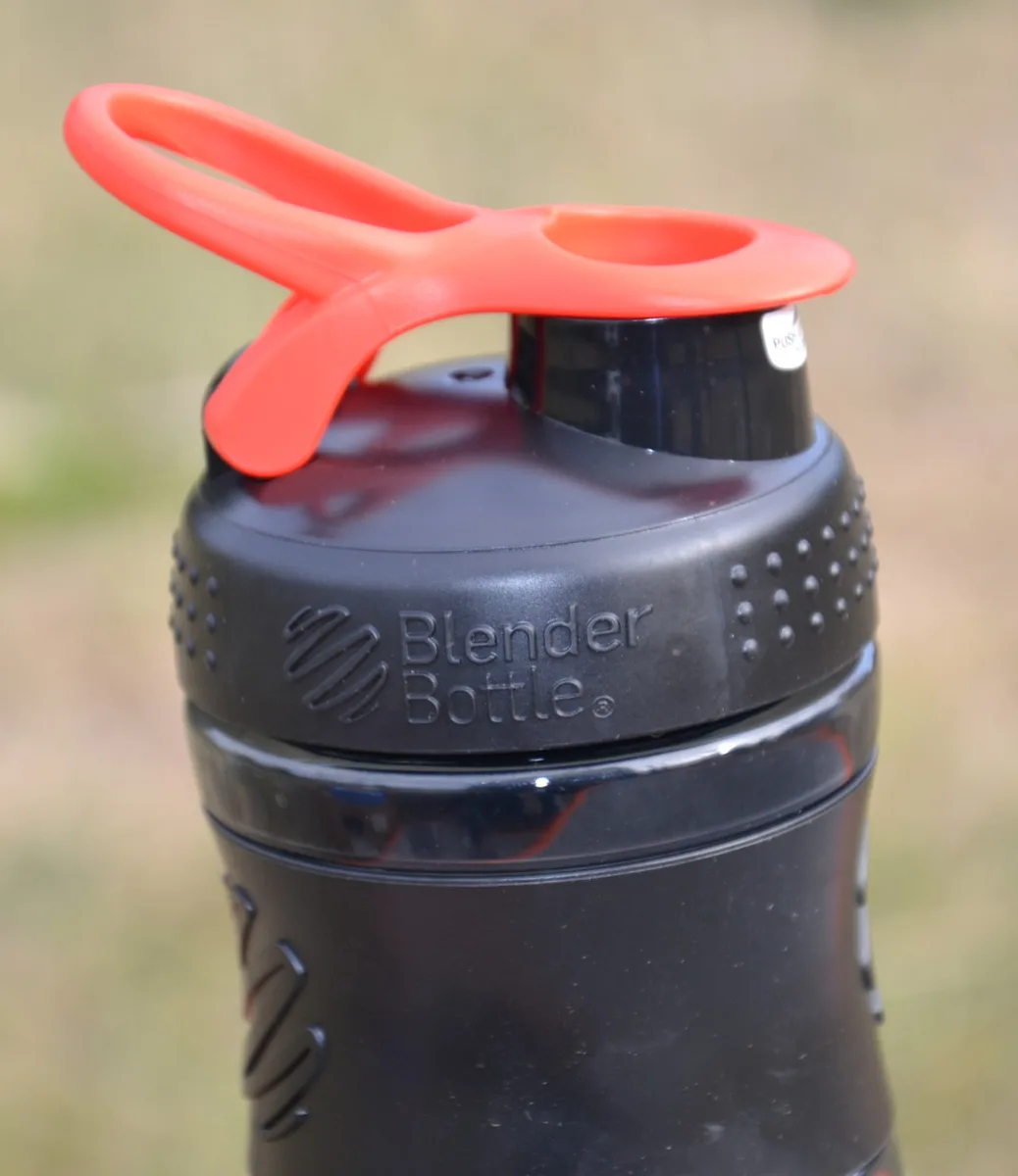 Шейкер BlenderBottle Tritan 590 мл Чорний Червоний