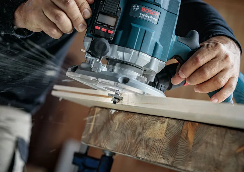Фреза гребенева Bosch Professional S8 D25 L5 для обробки деревини.