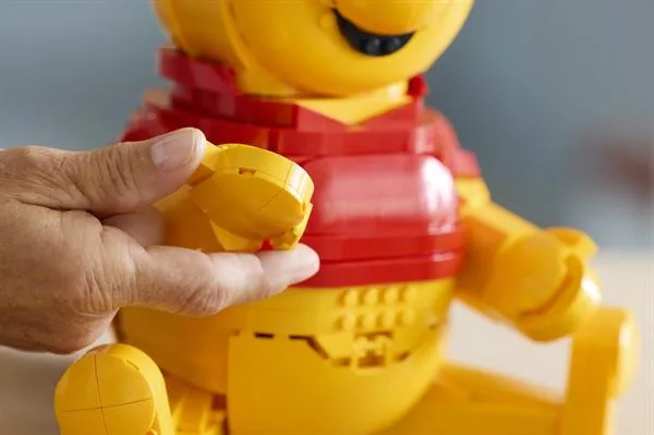 Конструктор LEGO Disney Вінні-Пух 1399 деталей для дорослих 35,4х11,8х37,8 см