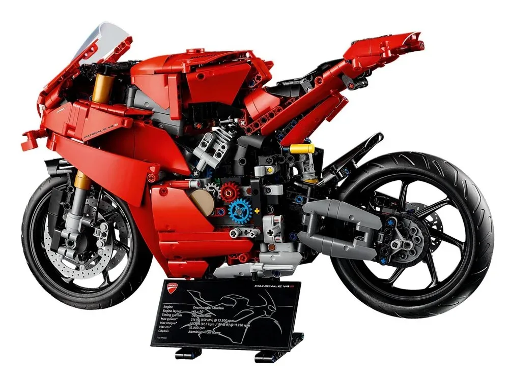 Конструктор LEGO Technic Мотоцикл 1603 деталі різнокольоровий