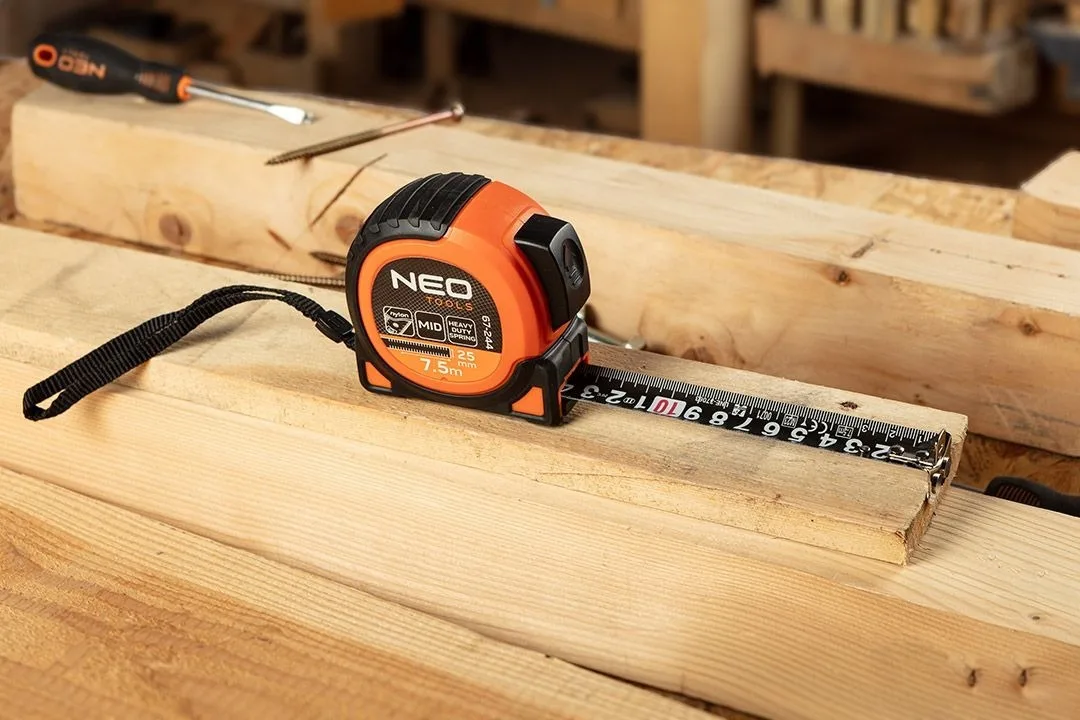 Рулетка Neo Tools Ultra Black, 7.5м x 25мм, з механізмом фіксації, магнітним наконечником.