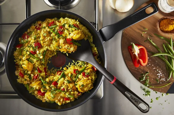 Сковорода Tefal XL Intense 26 см, алюмінієва, чорного кольору.