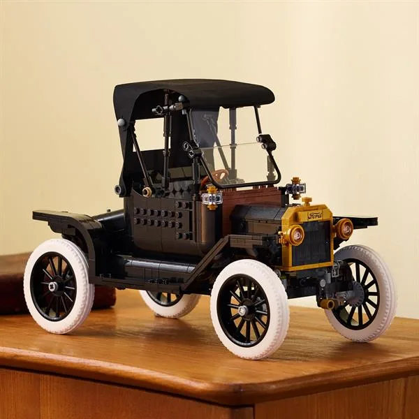 LEGO Icons Конструктор 1060 деталей чорний