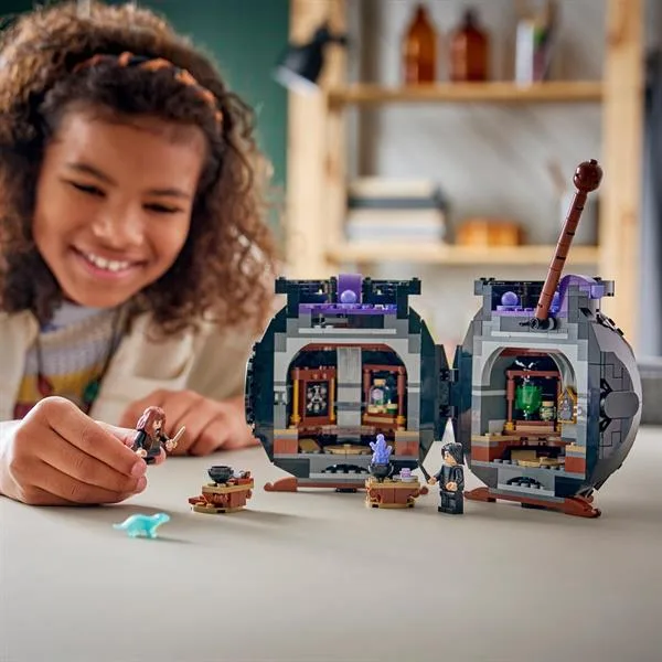 Конструктор LEGO Harry Potter Котел 652 деталі 28х26х10 см Червоний