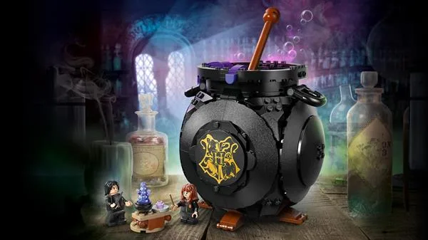 Конструктор LEGO Harry Potter Котел 652 деталі 28х26х10 см Червоний
