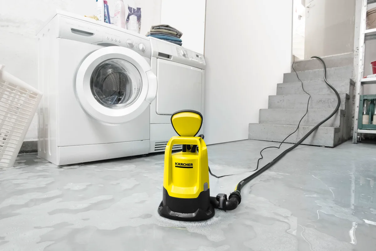Дренажный насос для чистой воды Karcher SP 9000 Flat, 280 Вт, производительность 9 куб м/ч, высота подъема 6 м, глубина погружения 7 м, вес 375 кг