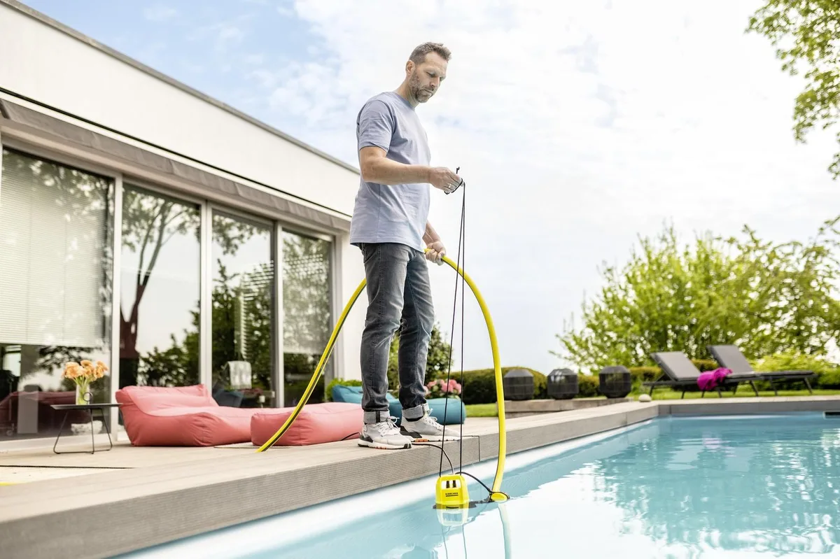 Дренажный насос для чистой воды Karcher SP 9000 Flat, 280 Вт, производительность 9 куб м/ч, высота подъема 6 м, глубина погружения 7 м, вес 375 кг