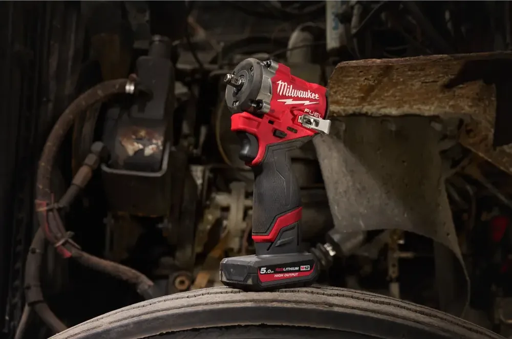 Гайковерт ударный аккумуляторный Milwaukee 12В 745Нм 0-3000об/мин легкий электроинструмент для монтажа и демонтажа