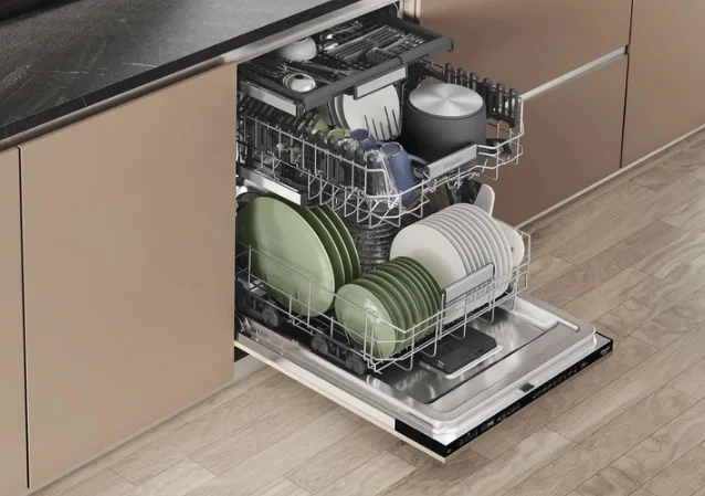 Посудомийна машина Hotpoint Ariston вбудовувана електронна нержавіюча сталь 59,8х82х55,5 см чорна