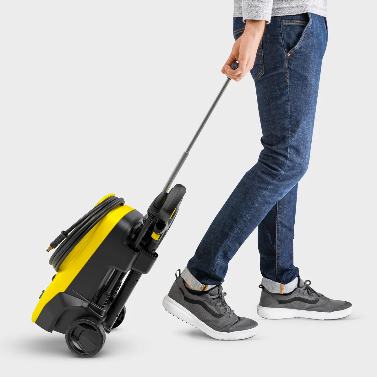 Високотехнологічна мінімийка Karcher K 5 Classic, потужність 2100Вт, робочий тиск 20-145 бар, витрата води 500л/год, шланг 8м, ваг