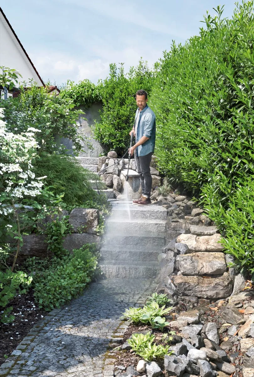 Високотехнологічна мінімийка Karcher K 5 Classic, потужність 2100Вт, робочий тиск 20-145 бар, витрата води 500л/год, шланг 8м, ваг