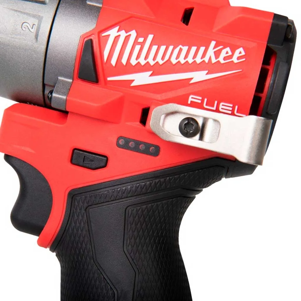 Аккумуляторная шуруповерт-дрель Milwaukee M12 FDD2-202X 12В 2х2А·час 37Нм 0-1550об/мин с патроном C12 в кейсе, вес 11кг