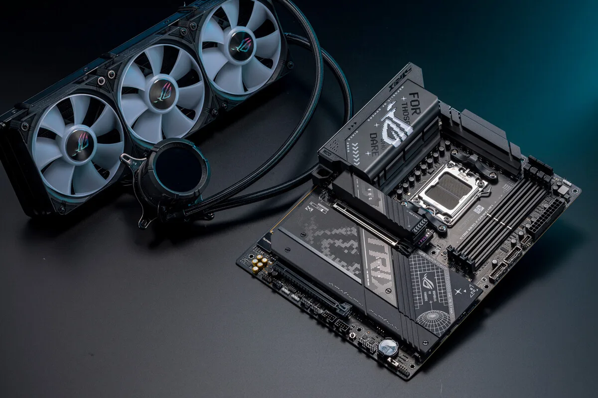 Материнcька плата ASUS ROG STRIX X870-F GAMING WIFI sAM5 X870 4xDDR5 M.2 HDMI DP Wi-Fi BT ATX