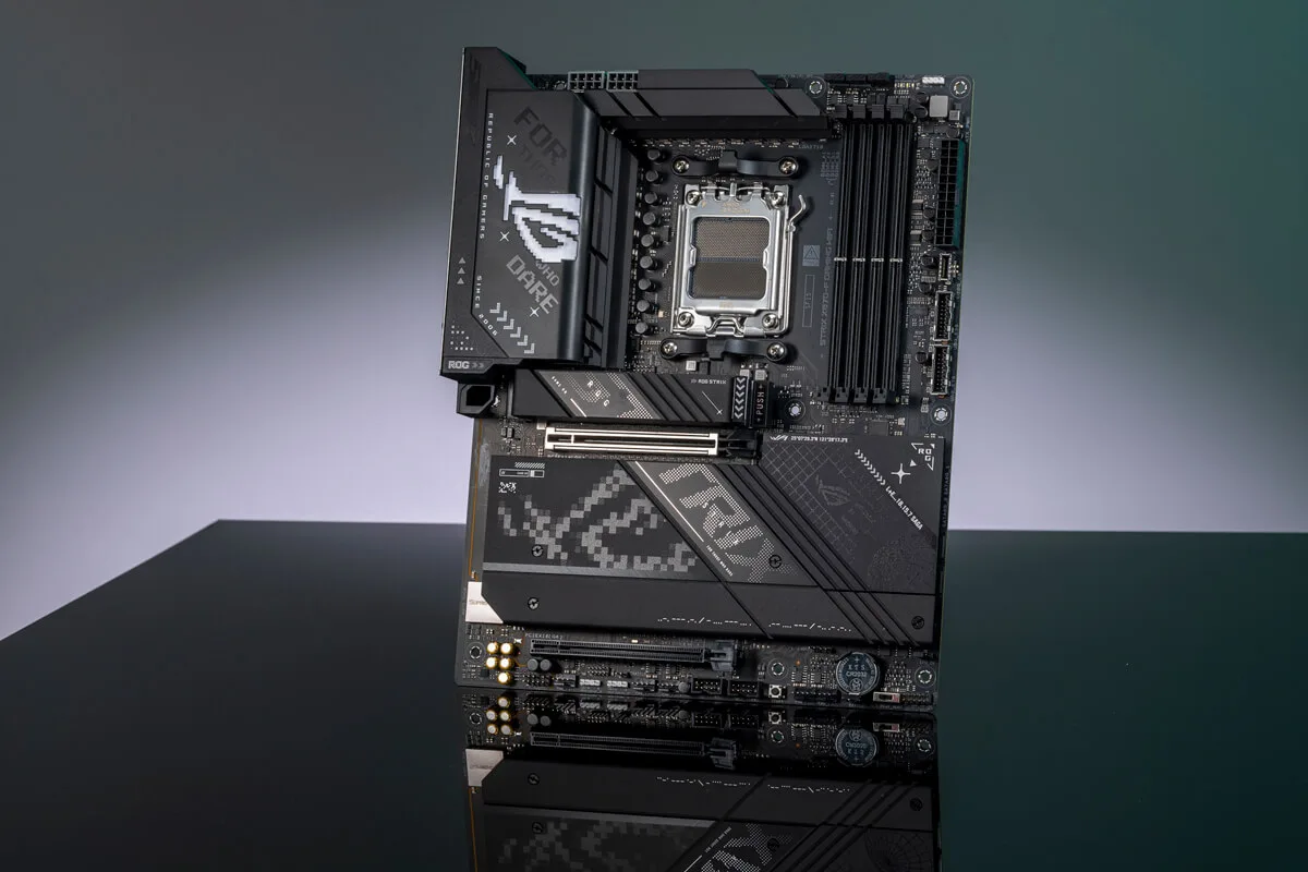 Материнcька плата ASUS ROG STRIX X870-F GAMING WIFI sAM5 X870 4xDDR5 M.2 HDMI DP Wi-Fi BT ATX