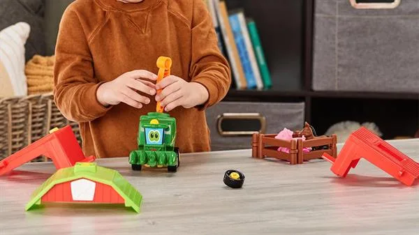 Конструктор John Deere Kids 33х17х21 см різнокольоровий з трактором і загоном