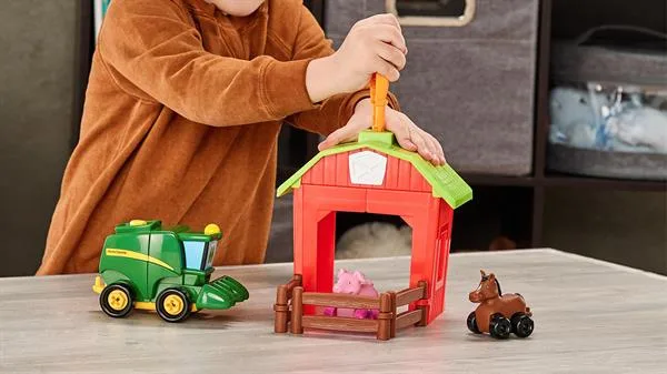 Конструктор John Deere Kids 33х17х21 см різнокольоровий з трактором і загоном