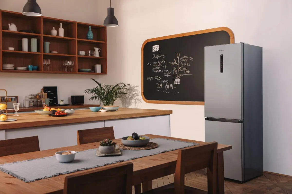 Холодильник Gorenje с нижней морозильной камерой, 185x60x60 см, 2 двери, объем 210(110) л, класс энергоэффективности А++, NoFrost Plus, зона свежести