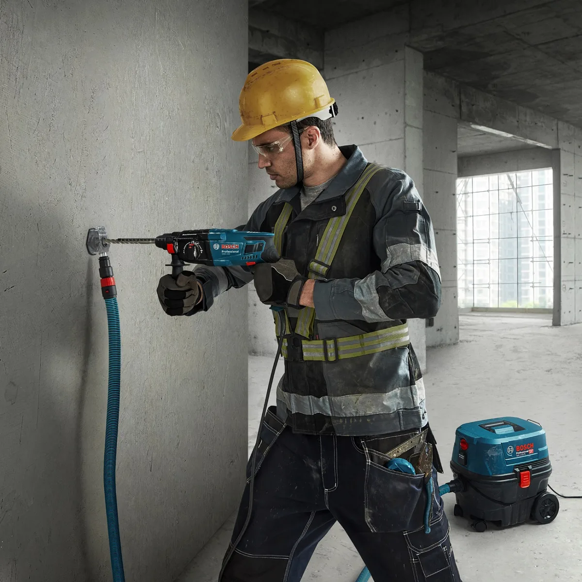 Перфоратор Bosch Professional 720Вт з ударом 2Дж для свердління в бетоні довбанням та реверсом
