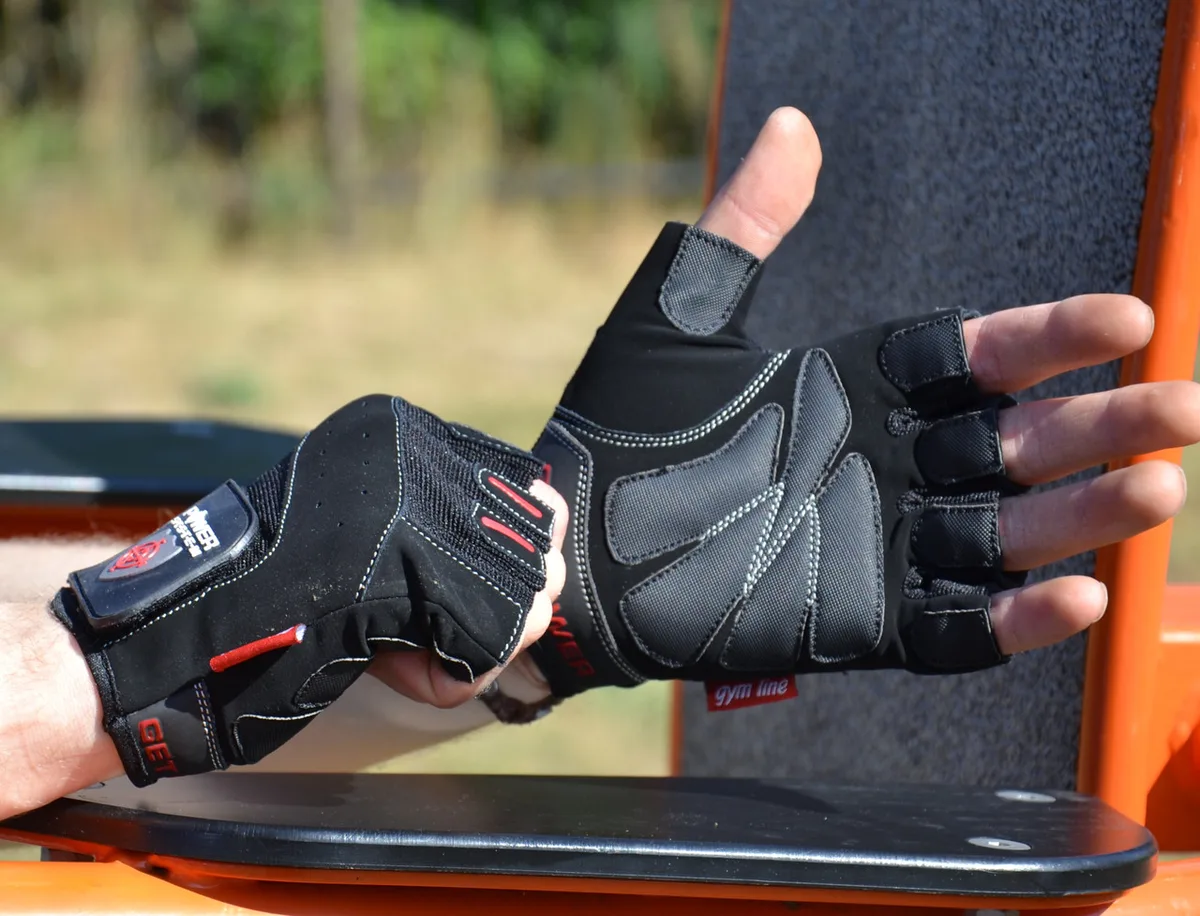 Перчатки для фитнеса Active Point искусственная кожа L черные