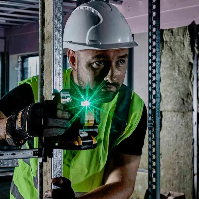 Лазерний нивелір DeWalt 18 В XR Li-Ion зелений промінь з кронштейном і кейсом, вага 2.74 кг, без акумулятора та зарядного пристрою