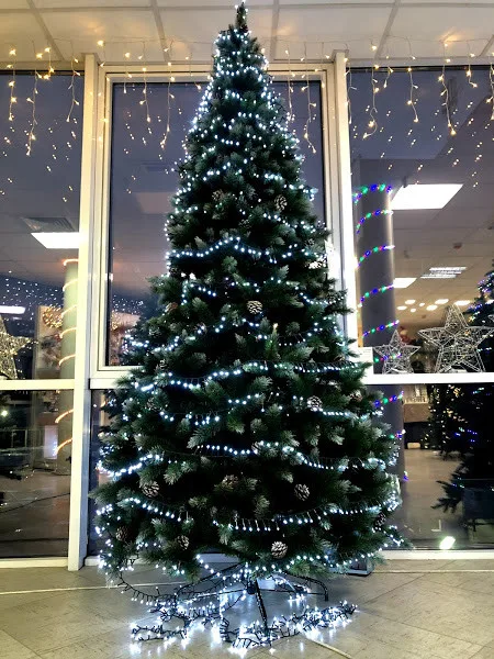 Сосна TriumphTree ПВХ 260 см зелена з інеєм та шишками