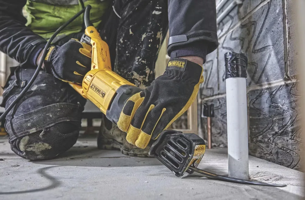 Шабельна пила DeWalt 1100 Вт, глибина пропилу 280 мм, 0-2800 ходів/хв, 29 мм, в комплекті кейс, вага 3.5 кг.