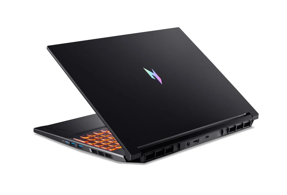 Ноутбук Acer Nitro V 16 ANV16-61 16" WUXGA IPS, AMD R9-365, 32GB, F1TB, NVD5070-8, Lin, чорний