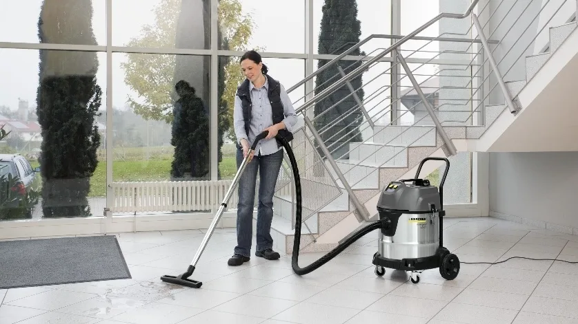 Професійний пилосос Karcher NT 50/2 Me Classic Edition з двома моторами для вологого та сухого прибирання.