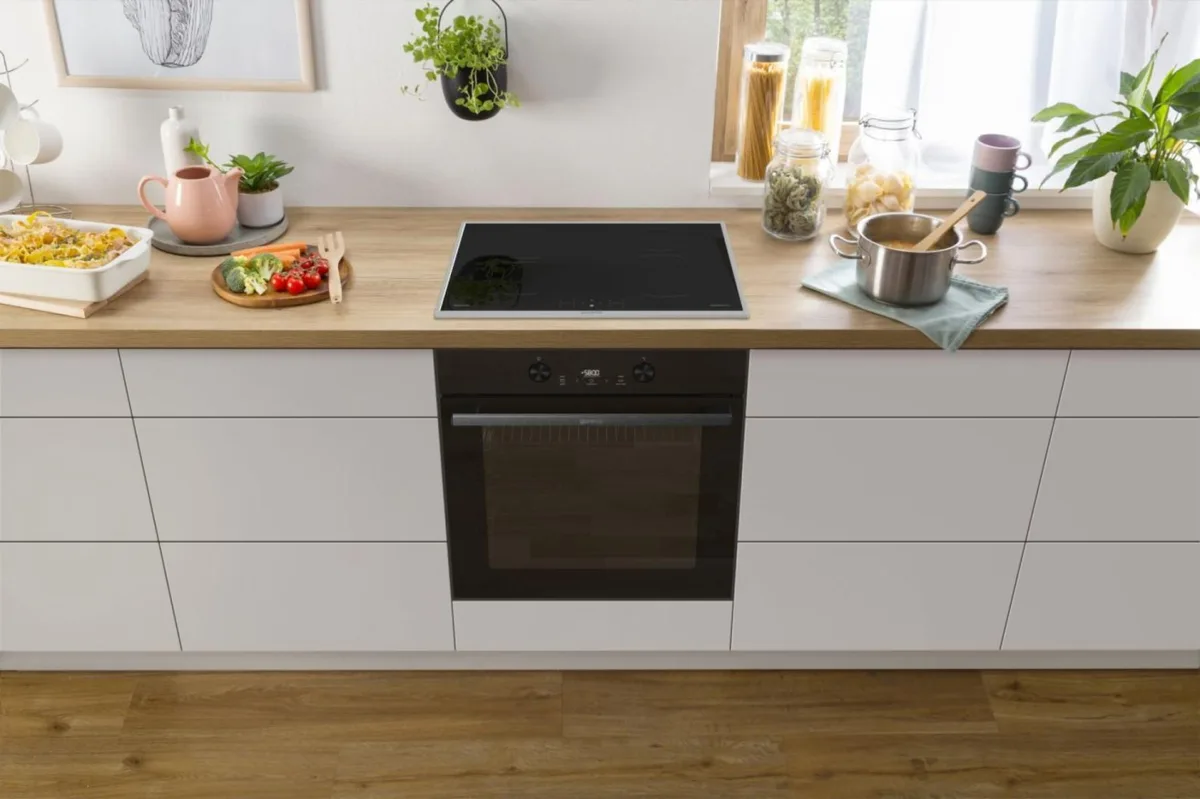 Електрична духова шафа Gorenje 77 л піролітичне очищення 59,5х59,5 см чорна