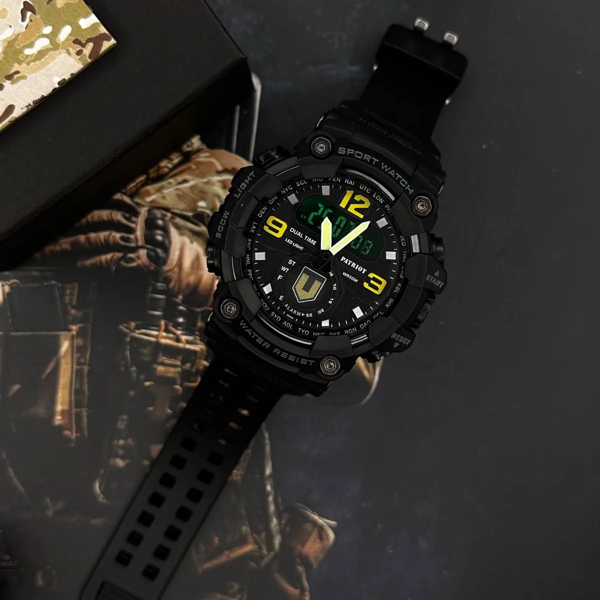 Наручні годинники Patriot кварцові 56х56 мм чорні комбінований циферблат 22 мм ремінець