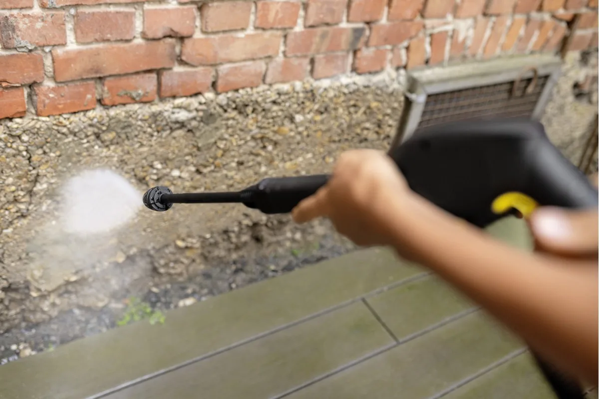 Високопродуктивна мийка під тиском Karcher K Silent Anniversary Edition, 1800 Вт, 130 бар, 420 л/год, шланг 6 м, вага 5 кг.