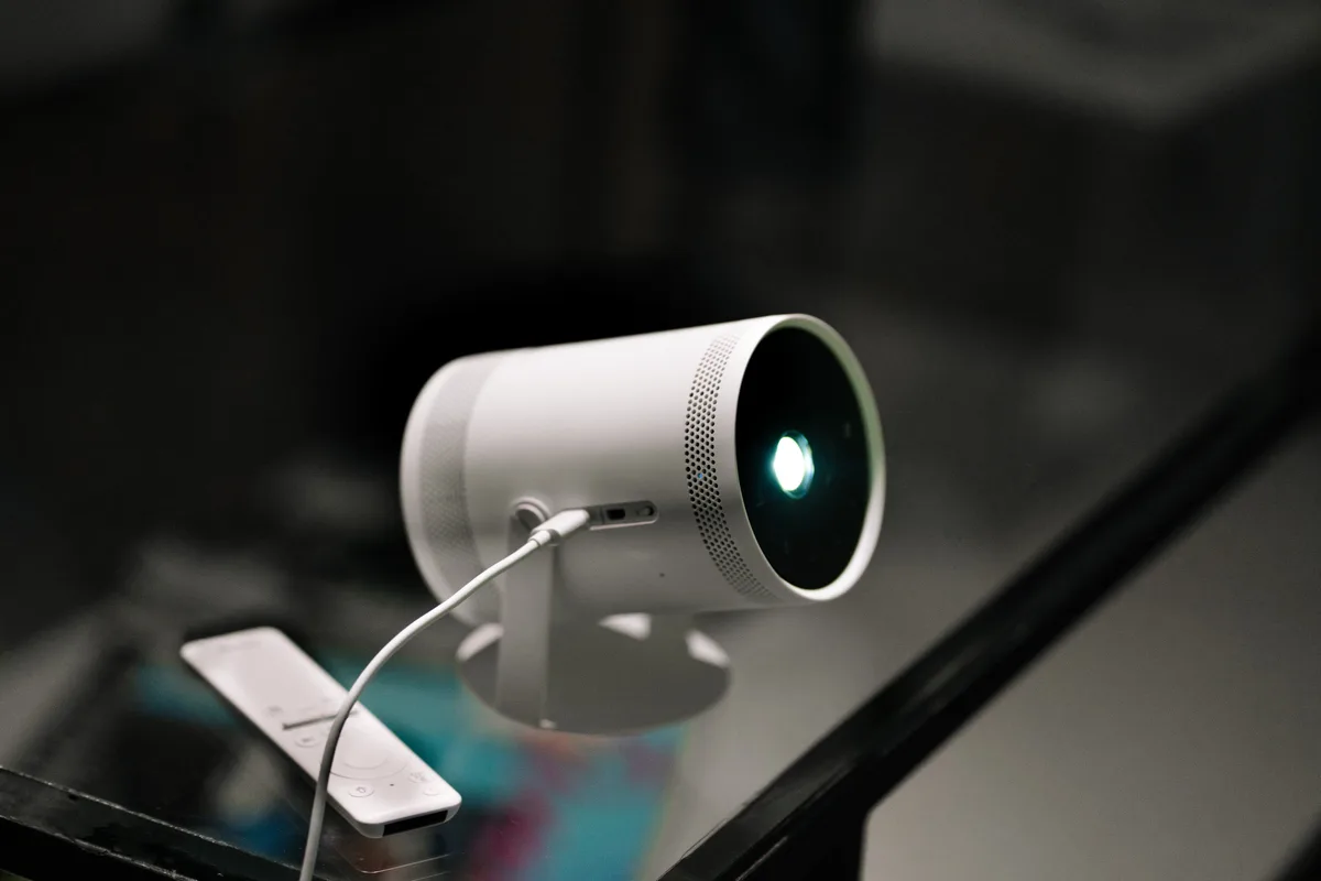 Проектор портативний Samsung LED FHD 230 лм 0,83 кг