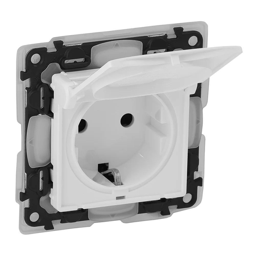 Розетка 2К+З с шторками Legrand Valena LIFE, IP44, белая