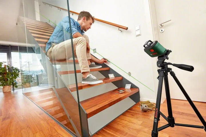 Лазерний рівень Bosch UniversalLevel 360 до 24м ±0.4мм/м, зелений промінь, вага 0.56кг.