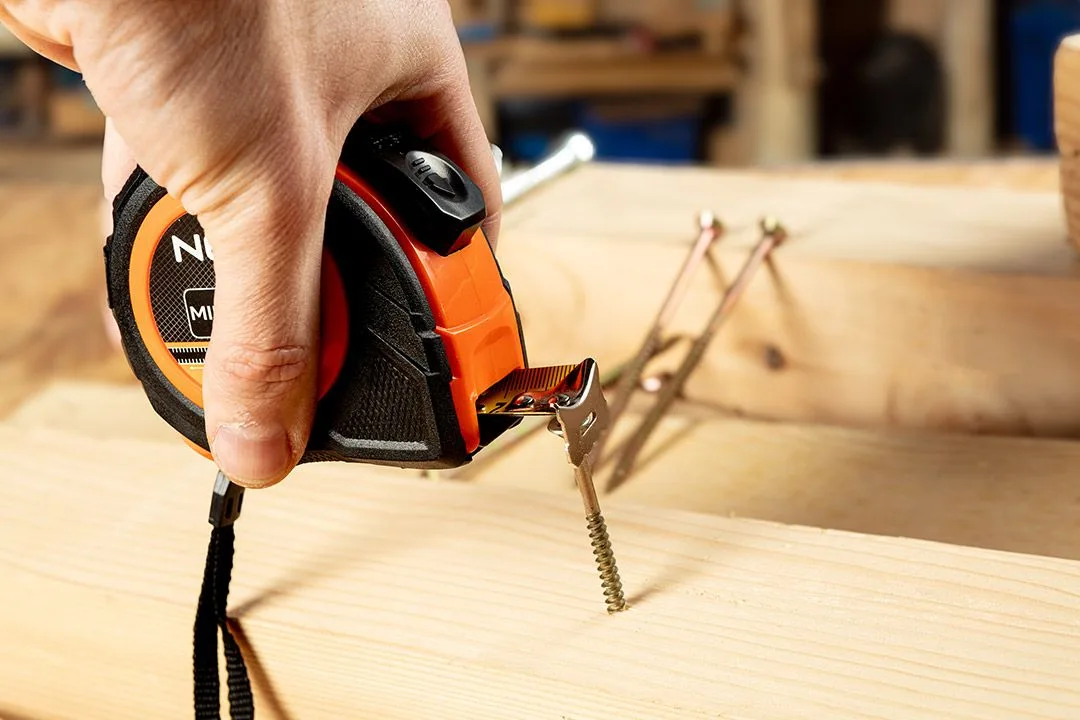 Рулетка Neo Tools, 5м x 25мм, з механізмом фіксації змотування.