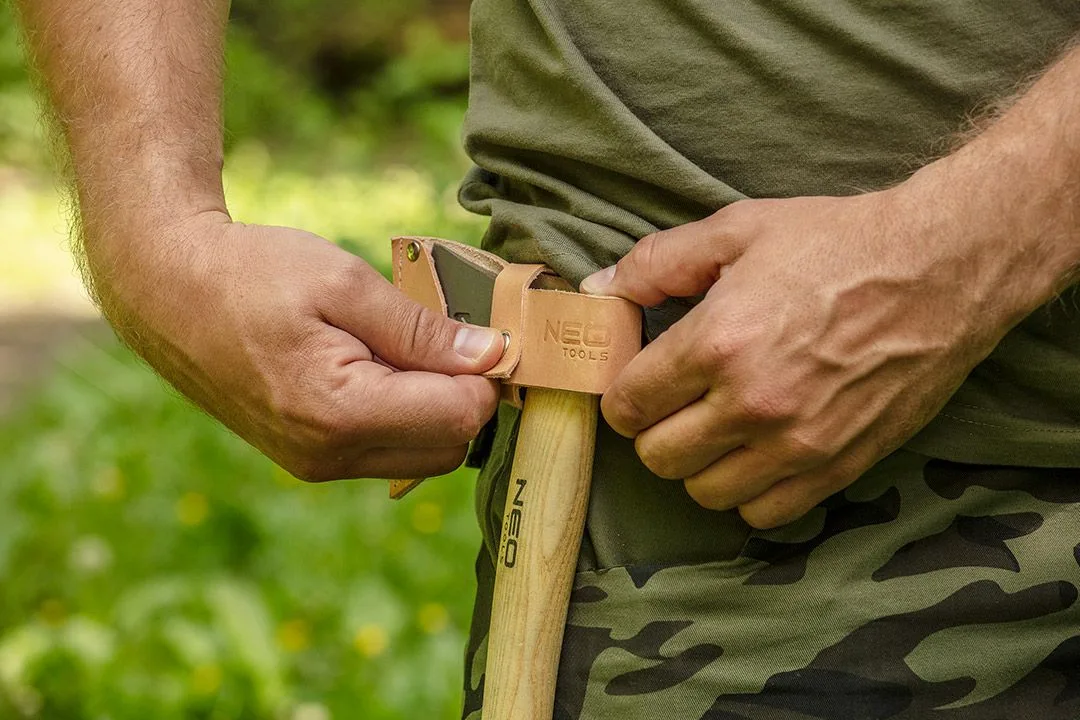Сокира універсальна Neo Tools Bushcraft руків'я ясень 34.5см 400г шкіряний чохол