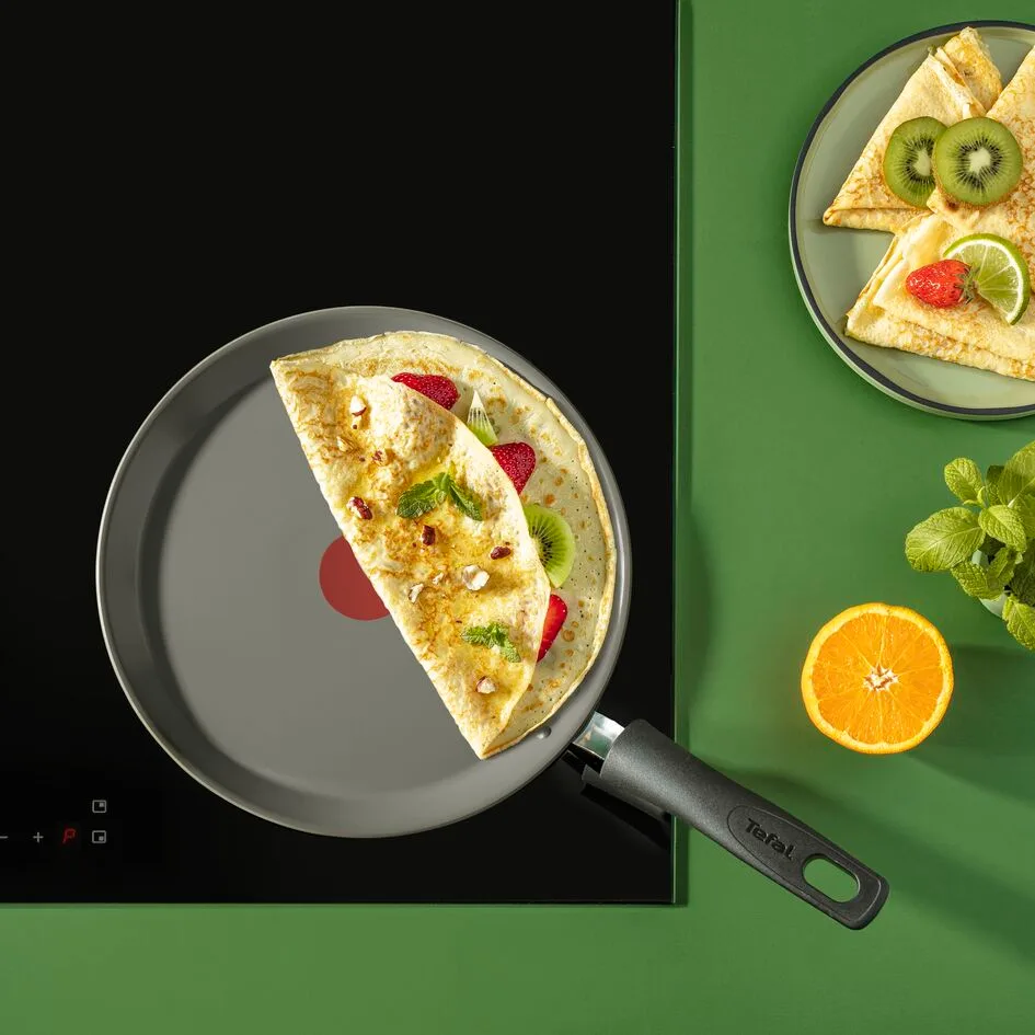 Сковорода з кришкою Tefal Renewal, 24 см, алюмінієва, бакелітова ручка, скляна кришка, сірого кольору.