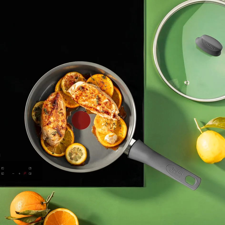 Сковорода з кришкою Tefal Renewal, 24 см, алюмінієва, бакелітова ручка, скляна кришка, сірого кольору.