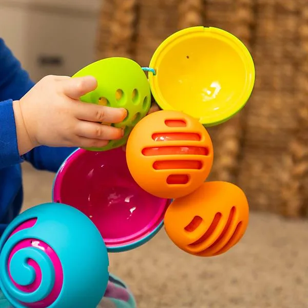 Іграшка-сортер сенсорна Fat Brain Toys 28х11х11 см різнокольорова