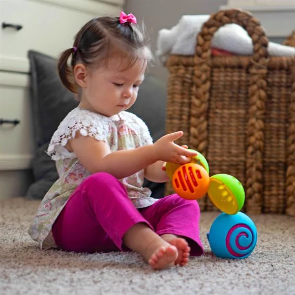 Іграшка-сортер сенсорна Fat Brain Toys 28х11х11 см різнокольорова